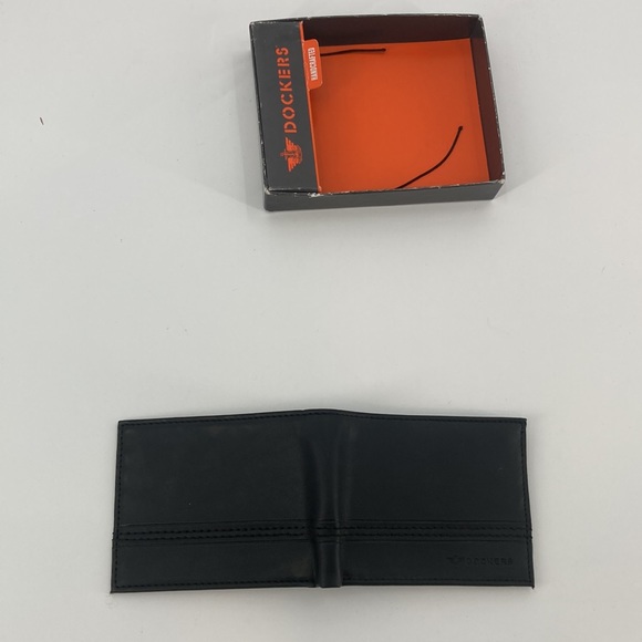 NEW! Dockers Black Leather Wallet - Picture 2 of 3